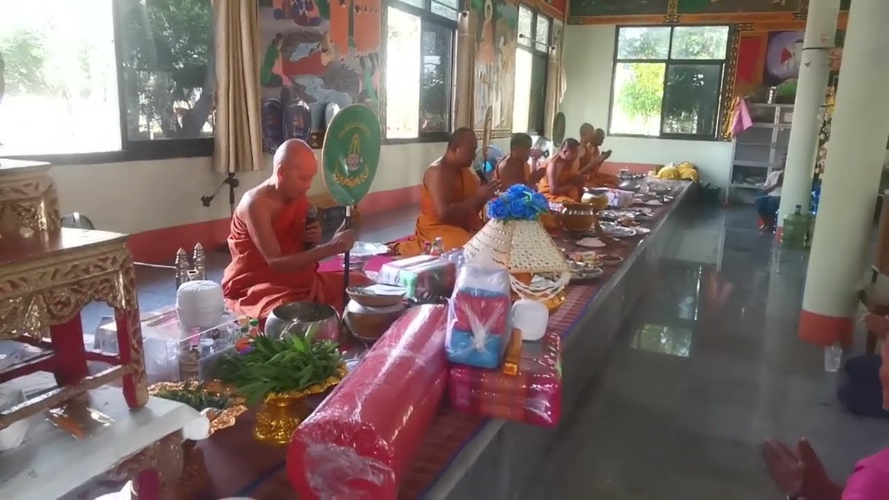 มื้อนี้พาพี่น้องมาชมบรรยากาศการทำบุญตักบาตรพระบวชใหม่อยู่วัดทุ่งสว่างสุข-อารมณ์ บ้านดอนตูม