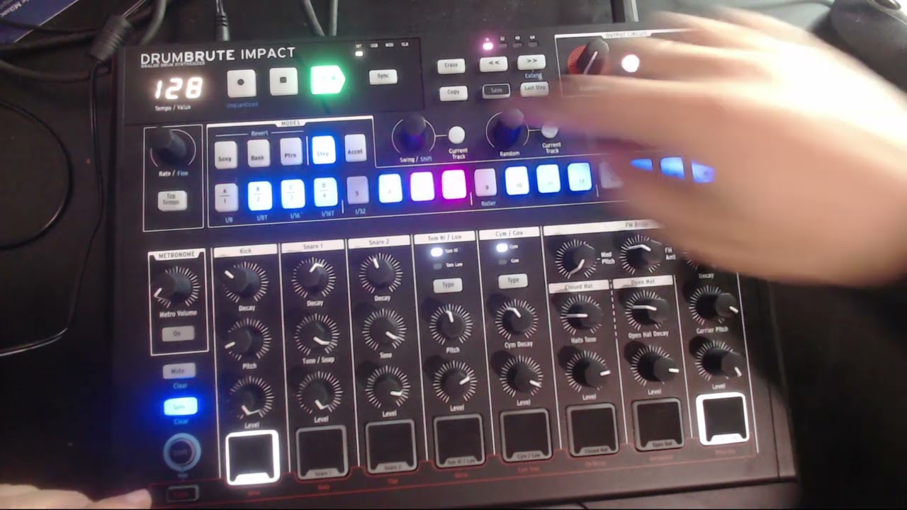 Making basslines on the Arturia Drumbrute Imact