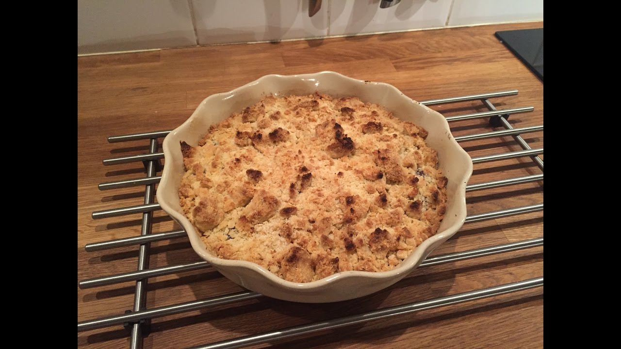 Blåbärspaj (smulpaj) | Blueberry crumble pie | bakewithbia