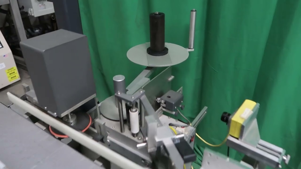 Universal R-320 Automatic Pressure Sensitive Labeling Machine | Wohl Associates