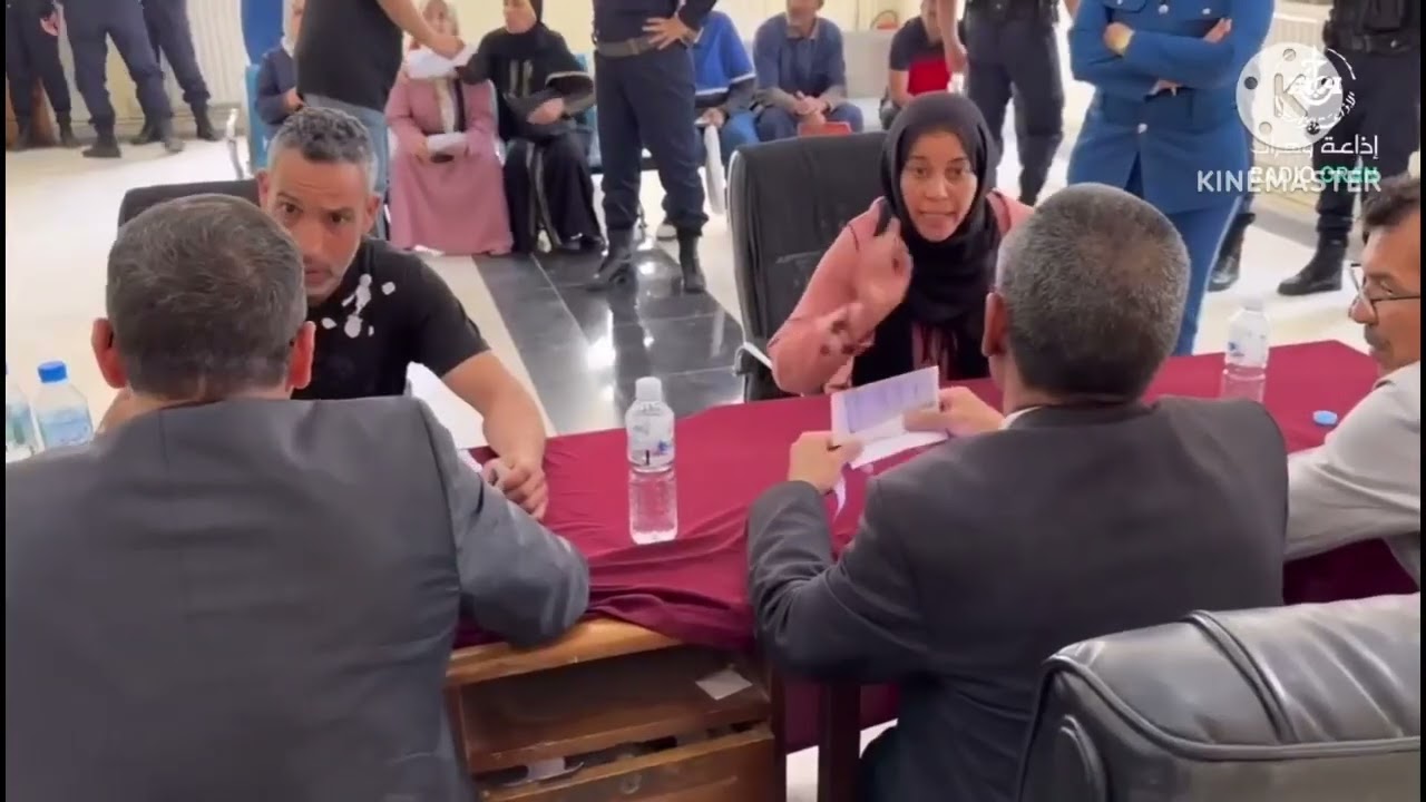 الطعون.هل تعلم مذا يجري في آرزيو كل حقوق توزيع السكن مضروبة على وجه الحائط المقسيون في علامة إستفهام