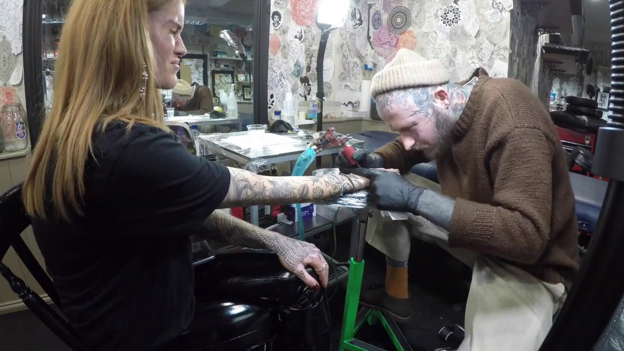 Drinking Nectar tattooing Polly Ellens palm at The Circle London - time lapse video