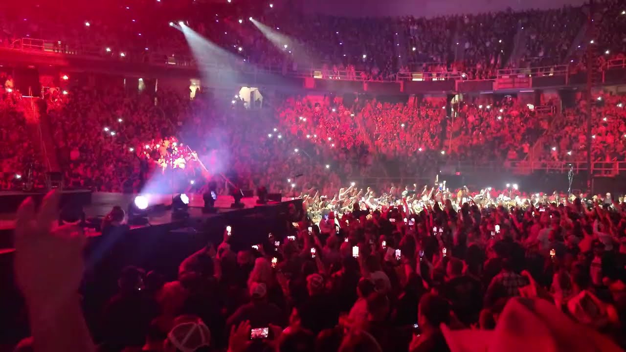 Luke Combs live at MVP Arena Albany, NY October 1, 2022