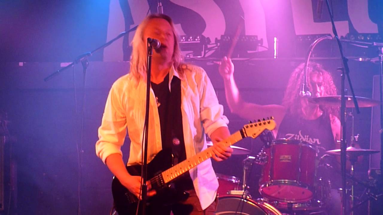 Rollin' Thunder ' Live ' Mad Max Z Rock 15 May 2011