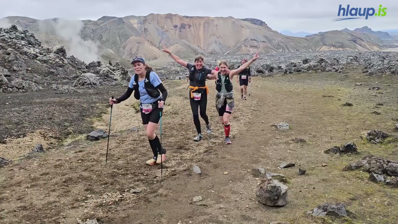 Laugavegshlaupið 2025 - Bleikir hlauparar eftir 3 km - Pink runners after 3 km