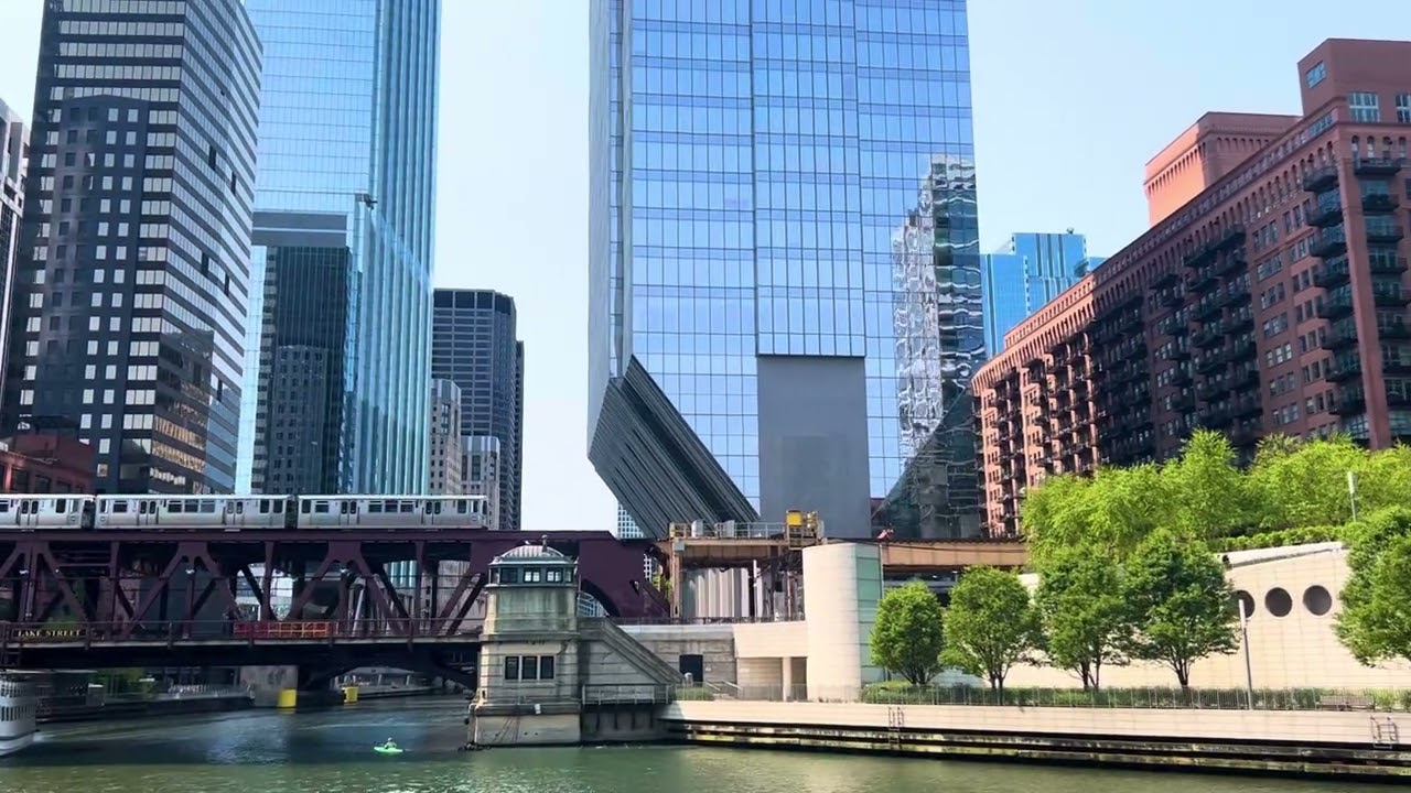 Shoreline sightseeing architecture river tour