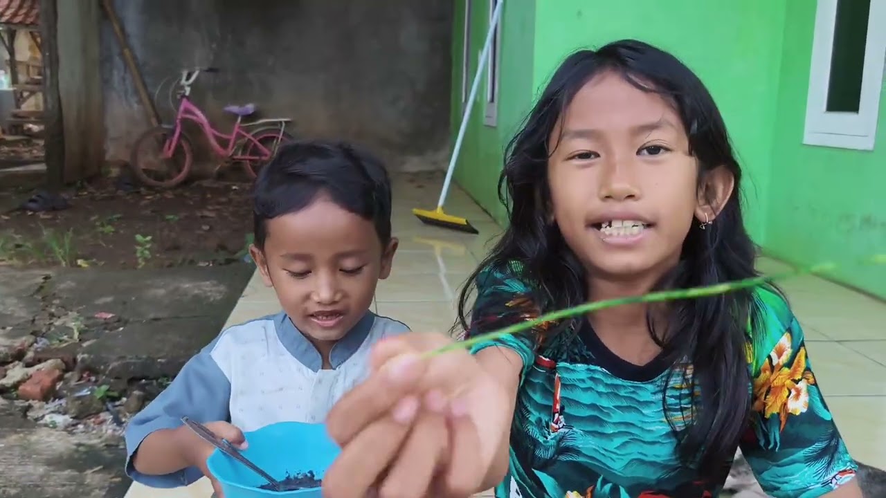 Unboxing makanan lidi lidian dan cokelat