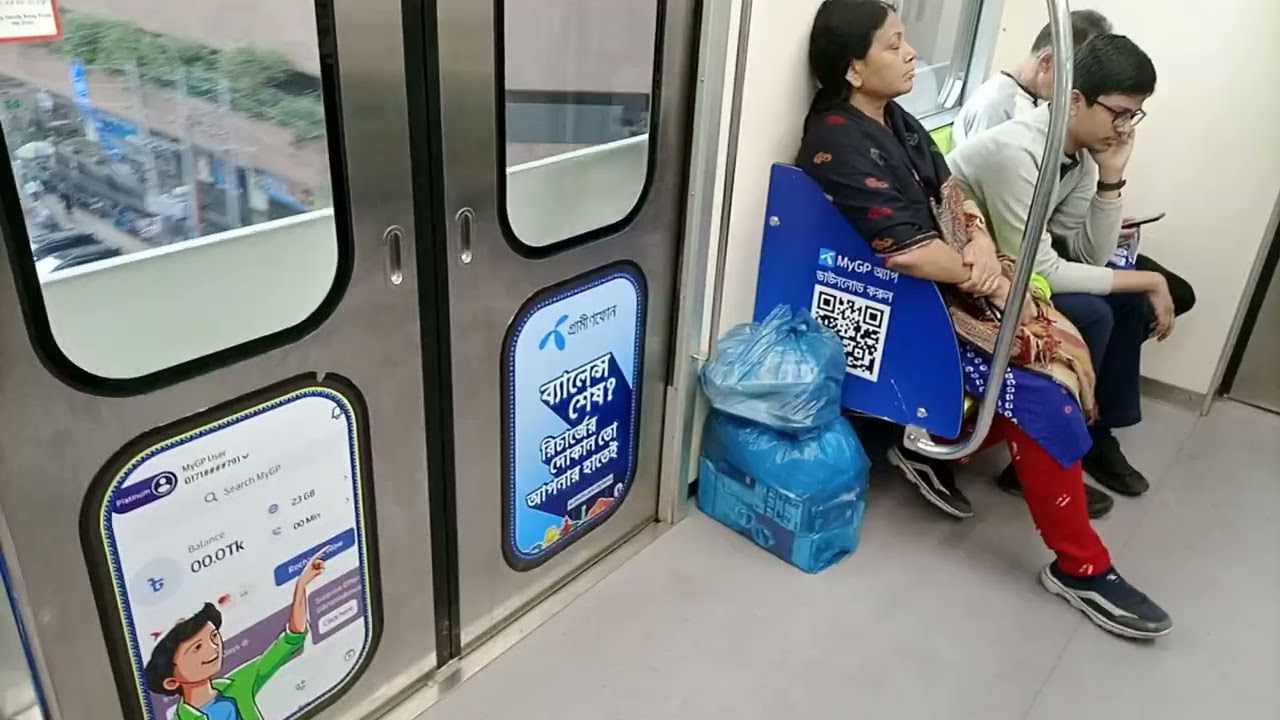 মেট্রো রেলওয়ের ভেতরের কিছু অংশ।