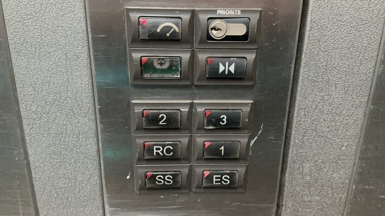 1995 Kone Novel elevator @Lyon, France