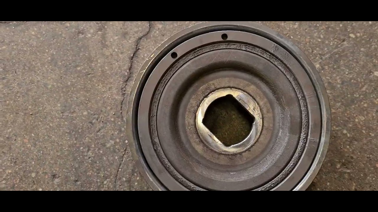 Renault master crankshaft pulley removal/ change. چۆنێتی گۆڕینی کرانشفت پولی. مکەینەی ڕێنۆی ماستێر.