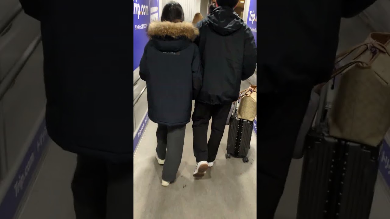 裸足のまま飛行機から降りる　Barefoot Plane Landing