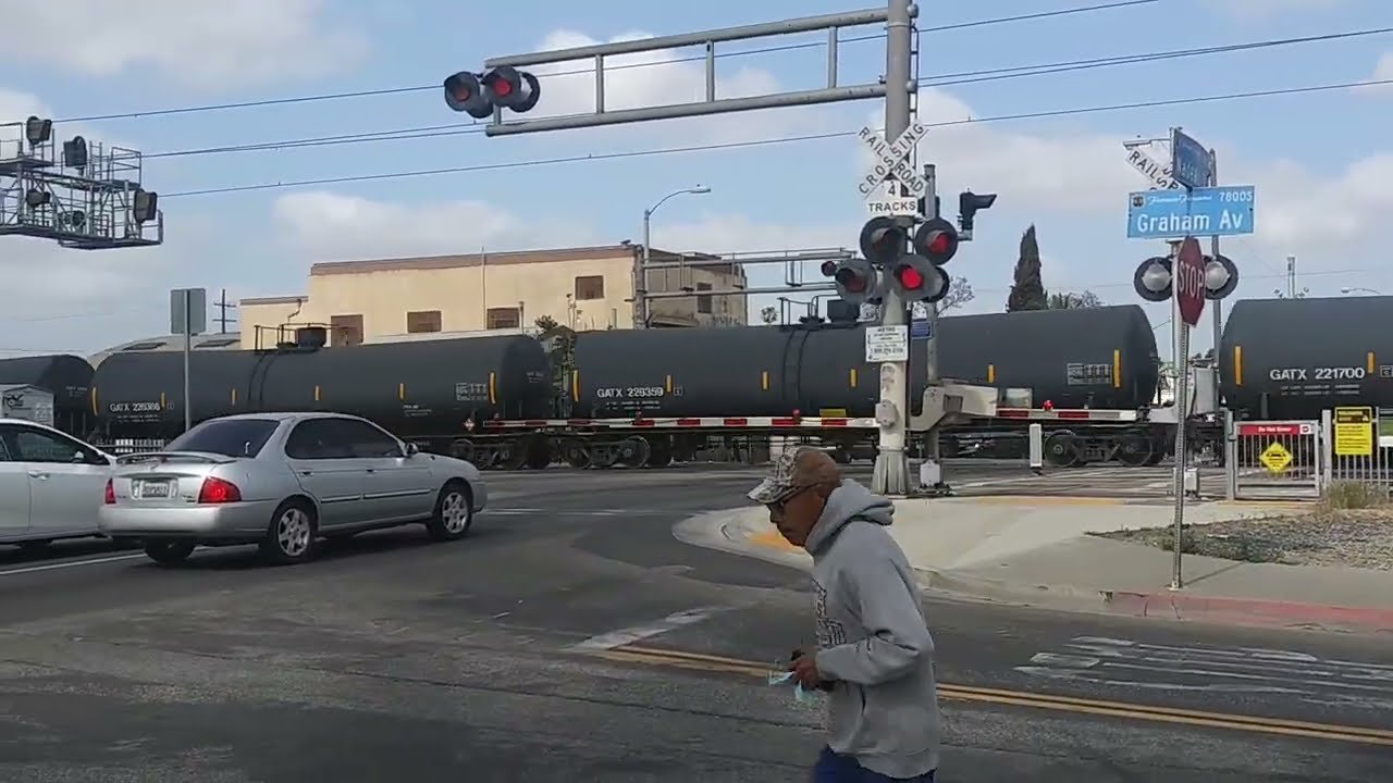 A UNION PACIFIC FREIGHT TRAIN PASSING BY AT NADEAU ST/TOTAL OF 37 TRAIN CARS/1403 RESPONDING!!!!!!!!