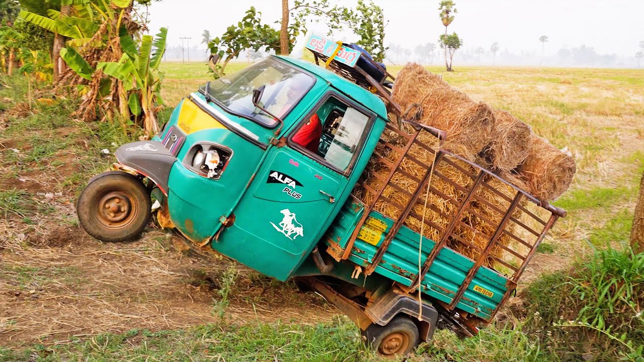 Heavy Loaded Autorickshaw 3 wheeler doing stunts in grass transport | auto videos | Crazy Autowala