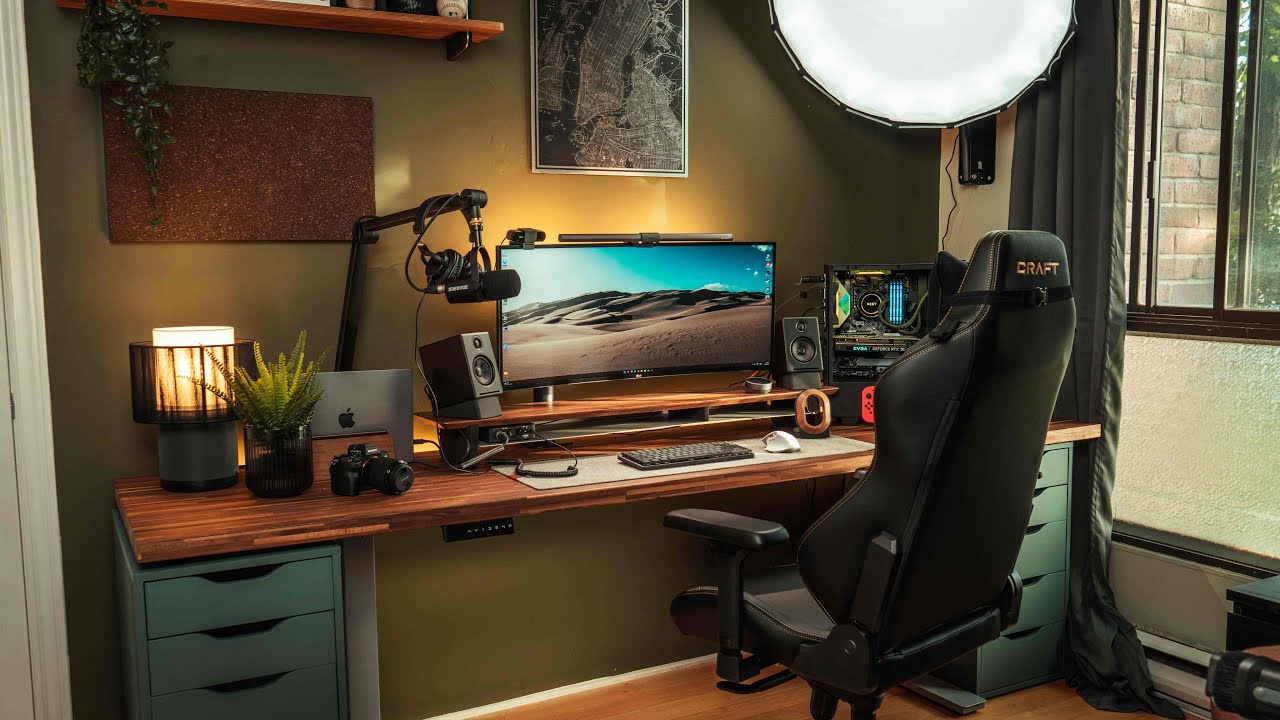 Modern Desk Setup Makeover For a Software Engineer at Expedia!