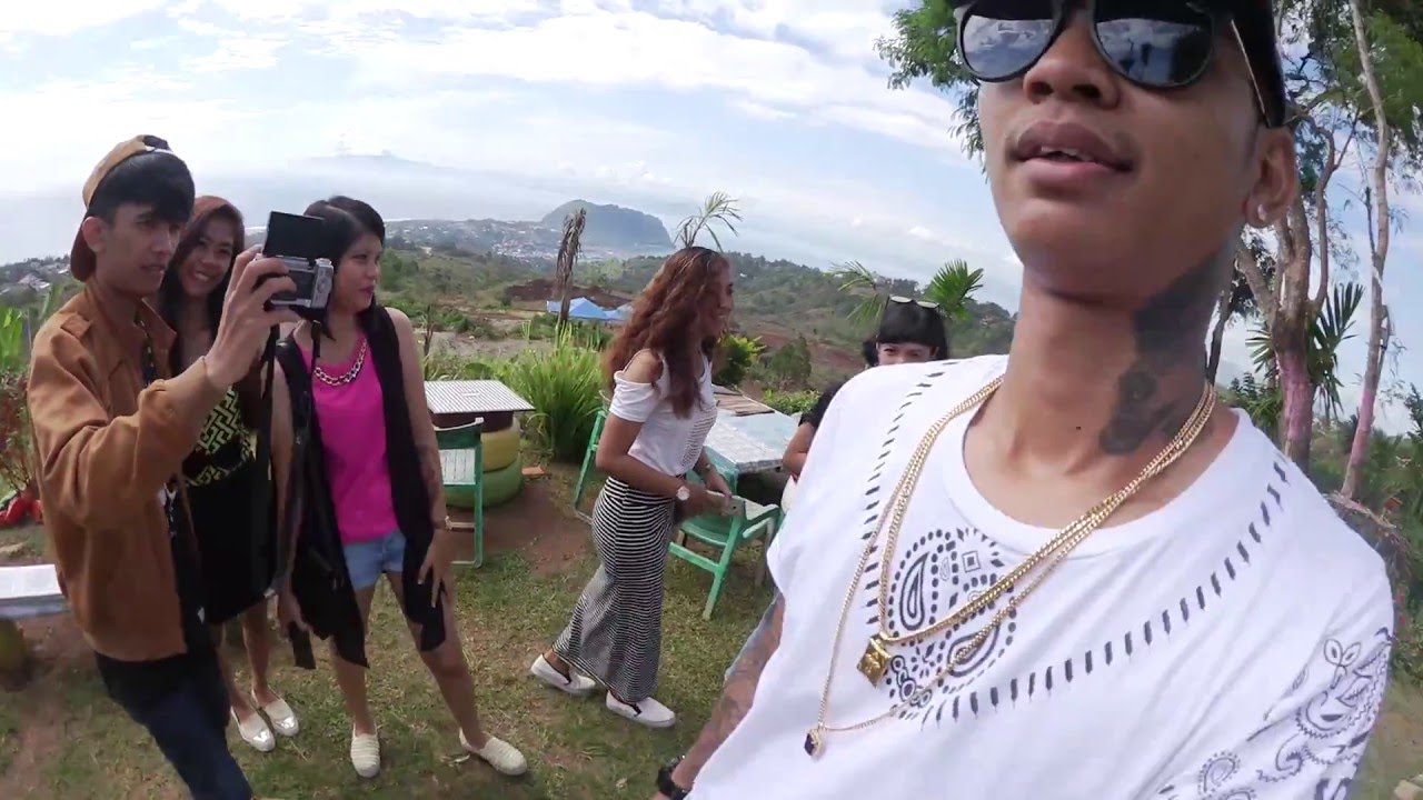 Makan di ANGKASA - Forever Young Special Papua Part 3