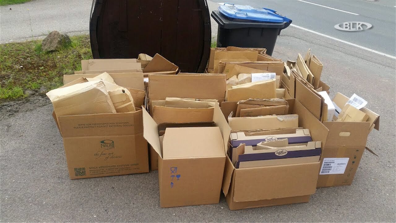 Blaue Tonne voll   Nebenablagerung Beilagerung werden in Ausnahmefällen mitgenommen abgeh