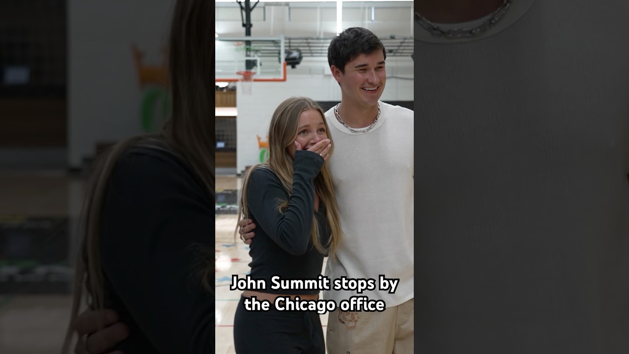 Ella kept her composure when ​⁠@JohnSummit stopped by Chicago HQ. ​⁠@auraframes1750