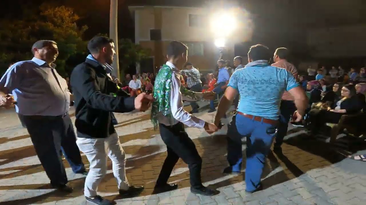 Kemane ve elektro saz eşliğinde muhteşem oyun havası