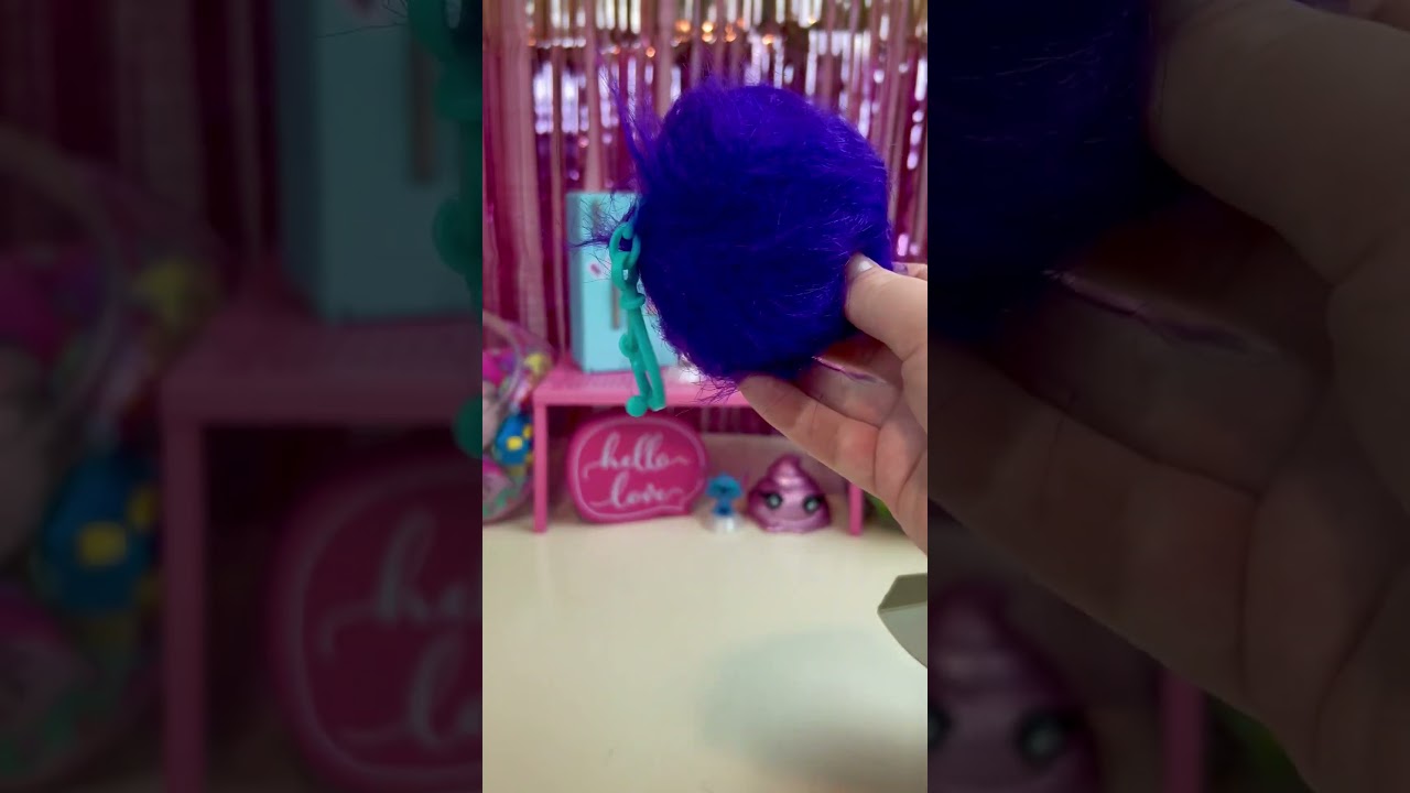Trolls Band Together Pom Pom! ☁️🎶🌳 These are so fun and the cutest bag accessory. #toyunboxing