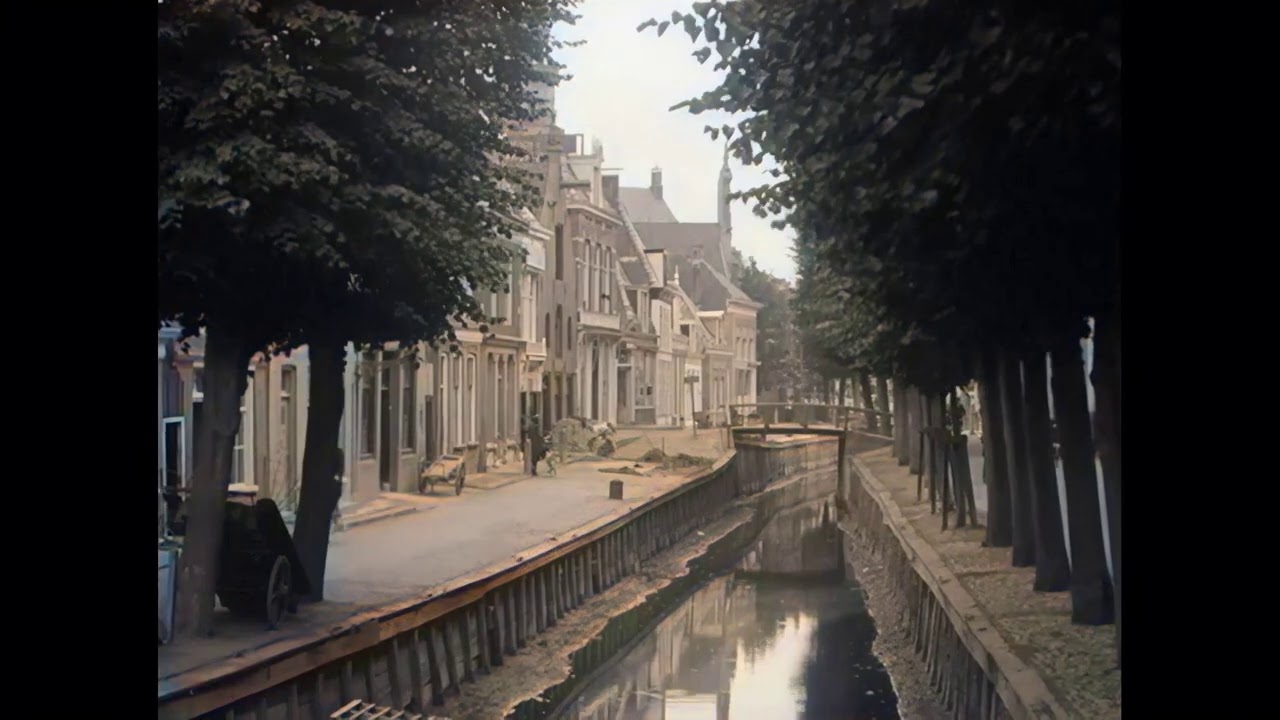 Mooi Bolsward in 1921 in kleur! Picturesq Bolsward in 1921 in color! [AI enhanced & colorized]