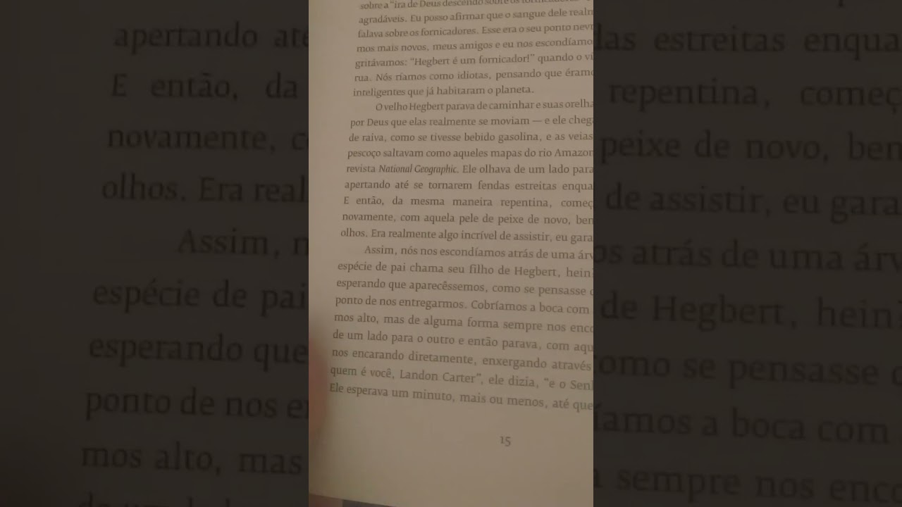 Asmr lendo o primeiro capítulo  do livro um amor para recordar