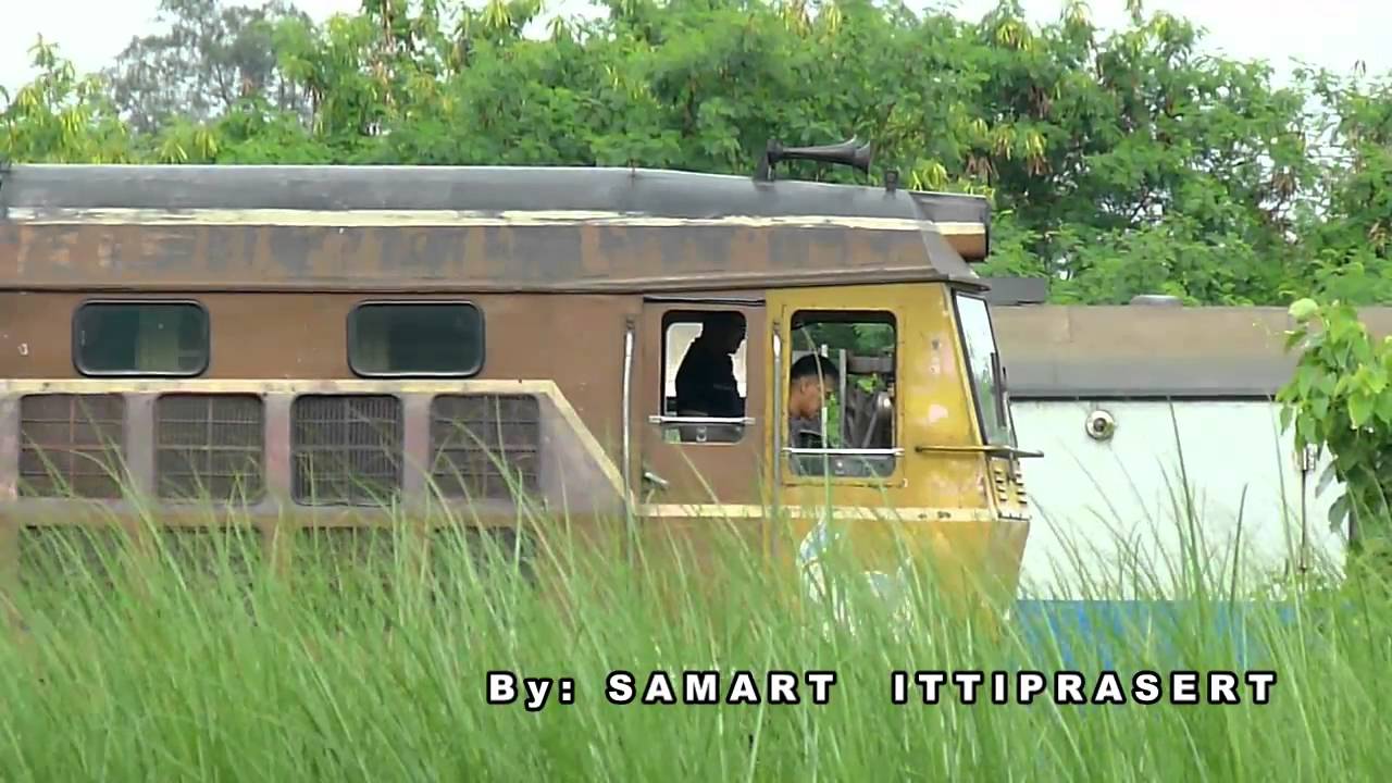 Thai Railway Alsthom AD24C engine warming before long run at Bangsue Junction (May 8, 2011)