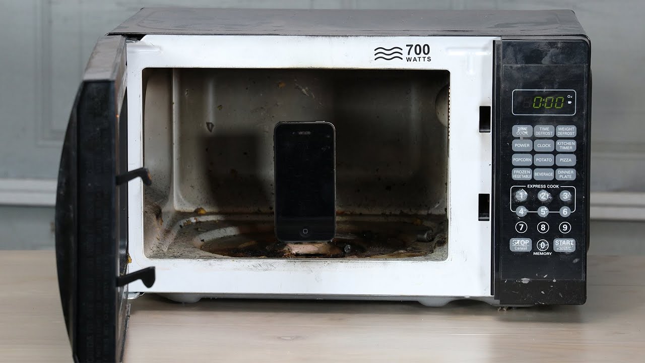 iPhone 4 In Microwave!