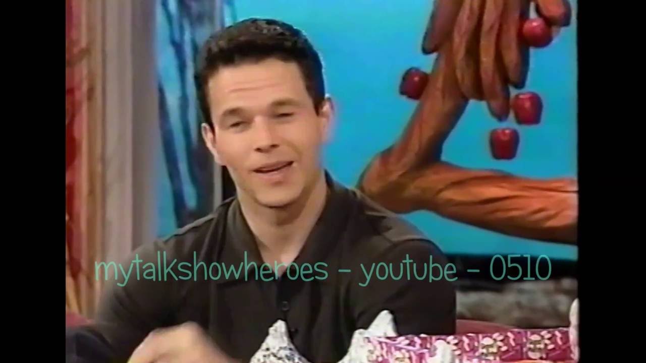 MARK WAHLBERG HAS FUN WITH ROSIE