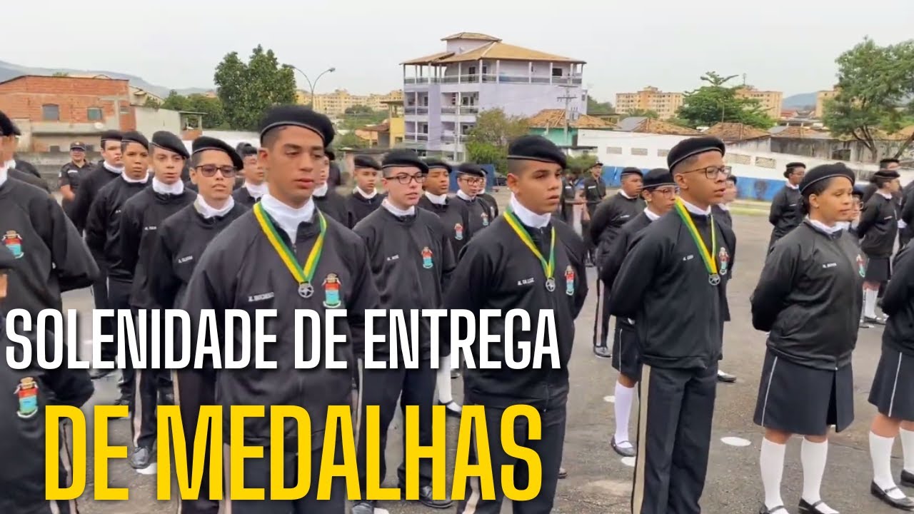 Fim da solenidade de entrega de medalhas no Colégio Militar da PMERJ