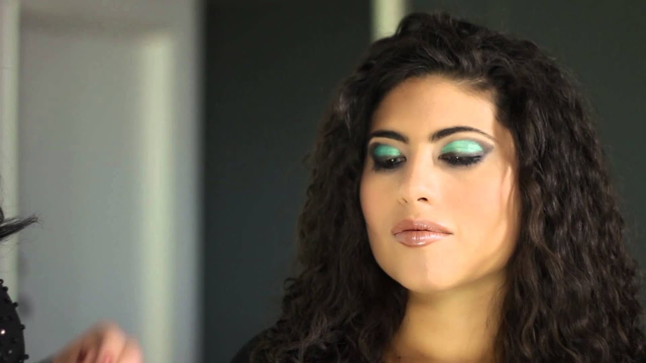 How to Put on Liquid Eyeliner for Indian Women : Beauty Maven