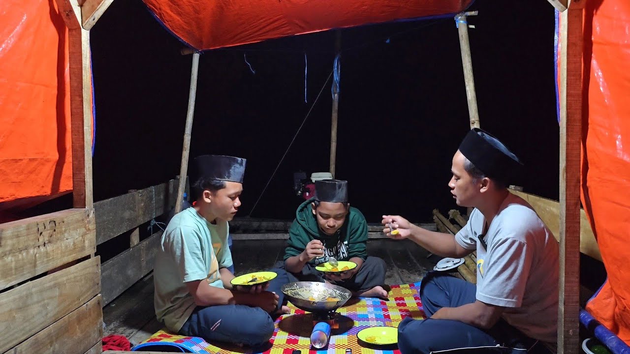 Dibalik Layar Campfishing Nikmatnya Sahur Menu Kolek Waluh Makan di atas Rakit Sambil Mancing