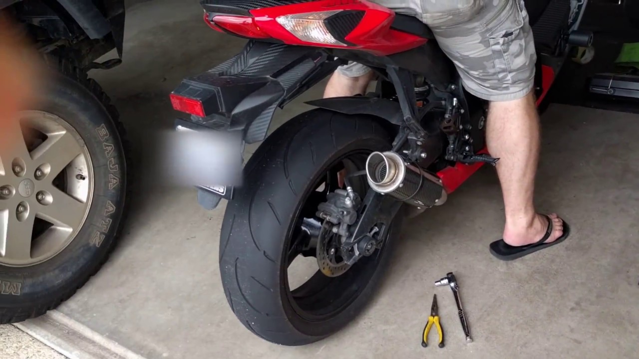 Suzuki GSX-R600 2016 - HotBodies MGP Carbon Fiber Rolled Tip Slipon