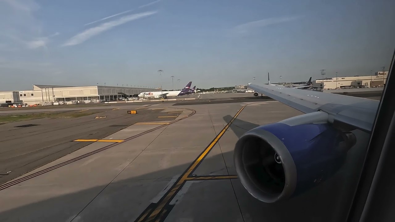 4K | United 767-400ER Taxi and Takeoff from Newark
