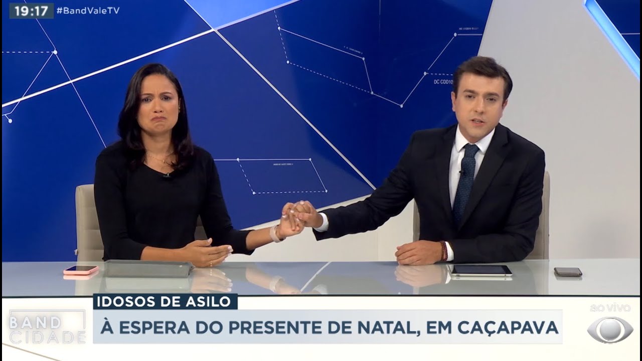 Apresentadora se emociona ao narrar morte de Abel Freitas
