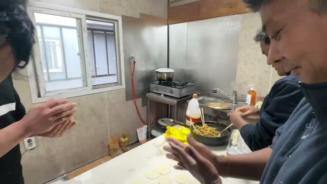 PORK MO:MO  || FUN || Making Mo:Mo || Brothers ||Laugh || Eat || Chat 😊