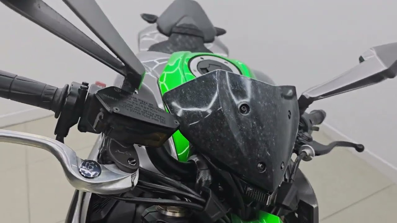 Mean Kawasaki Z1000 