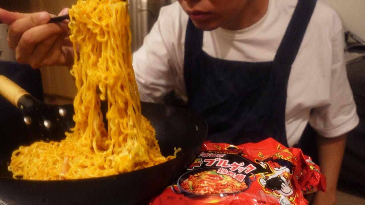 ブルダック炒め麺辛すぎて草【飯テロ】