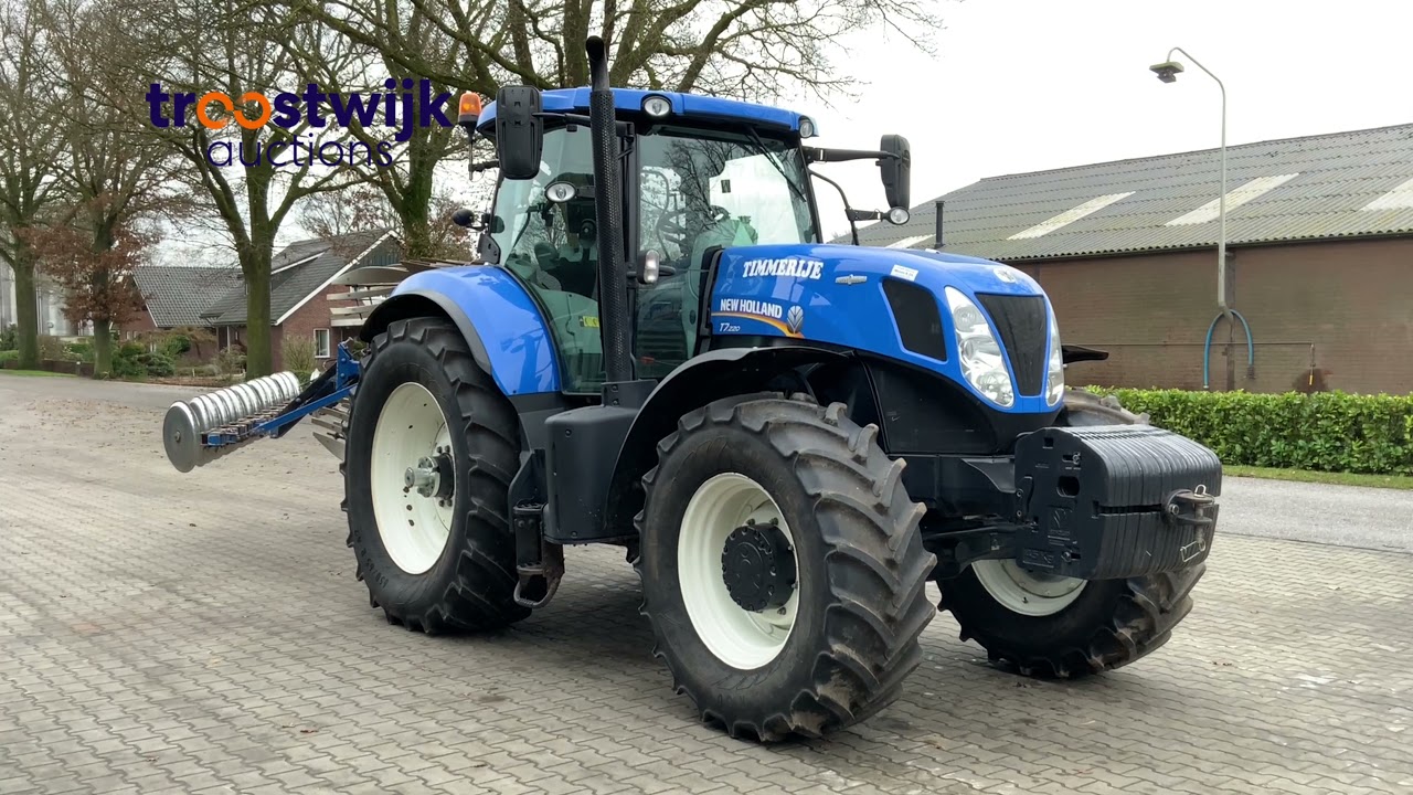 New Holland T7 220 auto command four-wheel drive agricultural tractor-Auction 38255-15