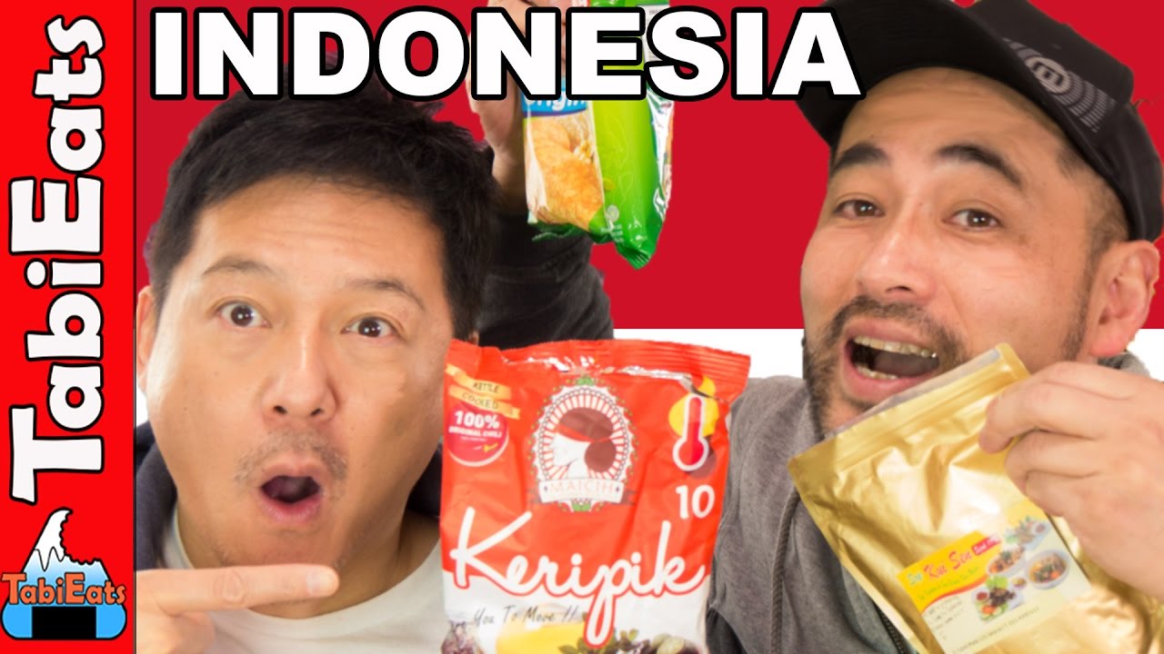Japanese Try Indonesian Snacks and Treats (Food Haul)