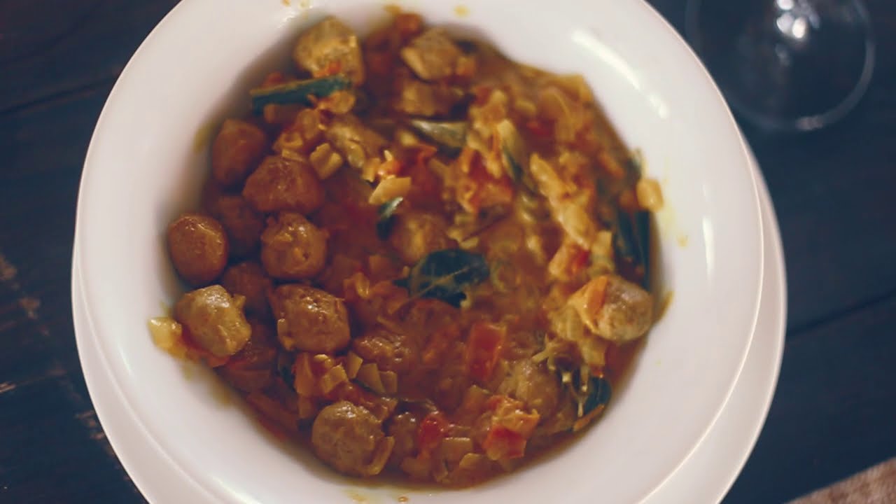 Osu Kutiya - Tender Jackfruit 'Polos' Ball Curry (පොලොස් බෝල කරිය)