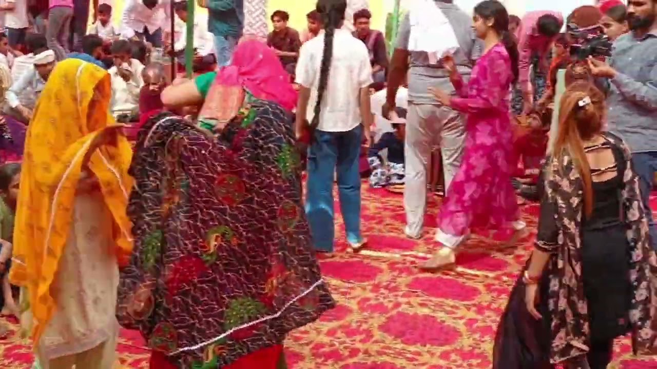 सुपर सिंगर ऋतू चौधरी  जी  की आवाज  गिरधरपुर मे बाबा जी के भजनो का कार्यक्रम 