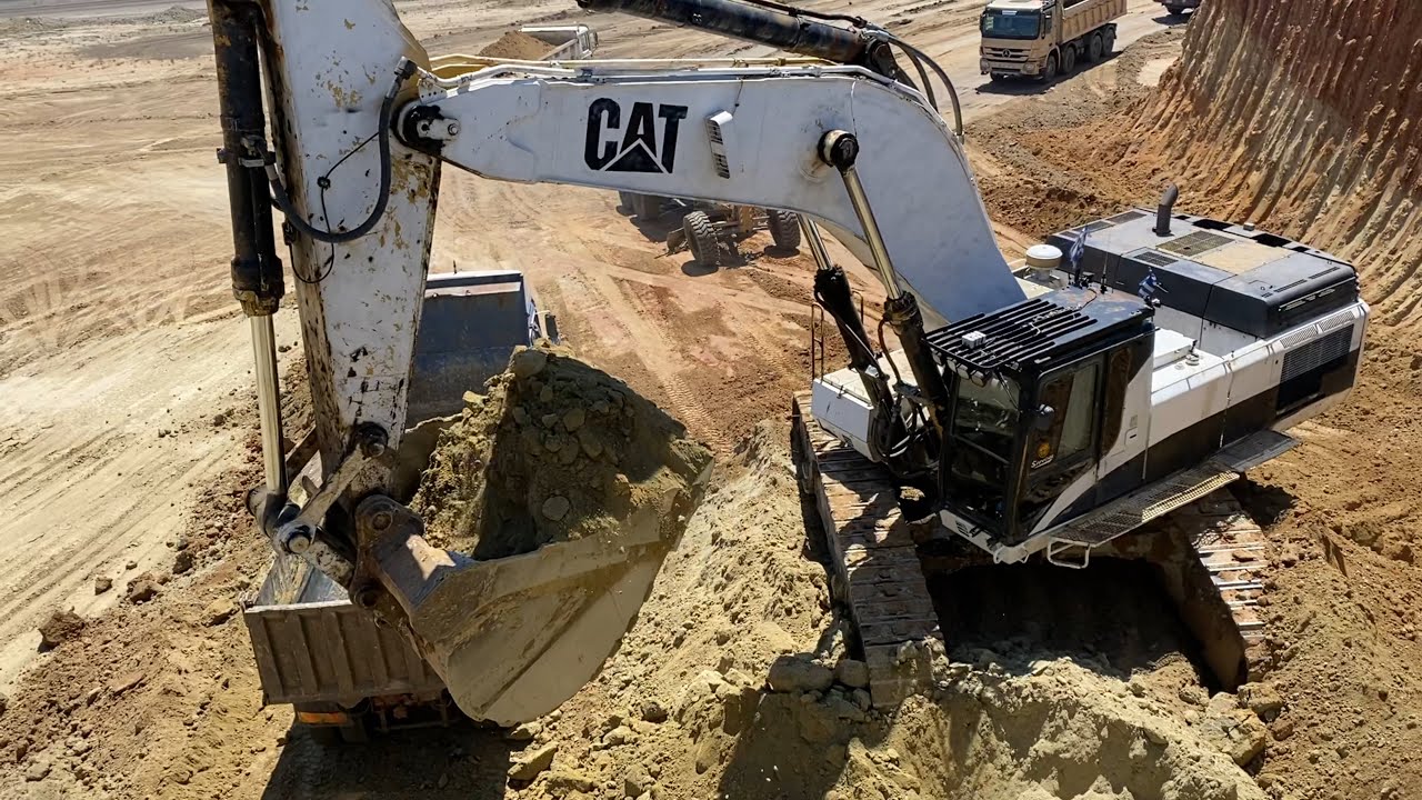 Caterpillar 375 Excavator Loading Trucks