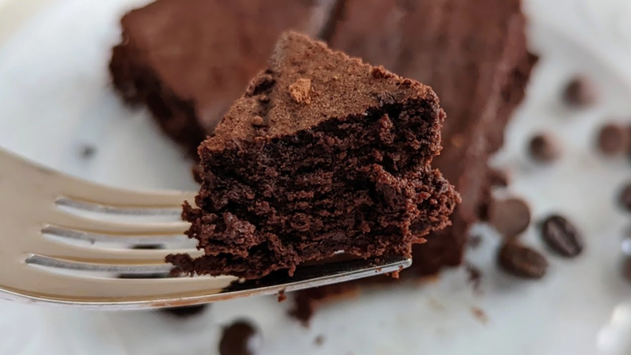 Keto Flourless Chocolate Cake - Melt in Your Mouth Goodness!