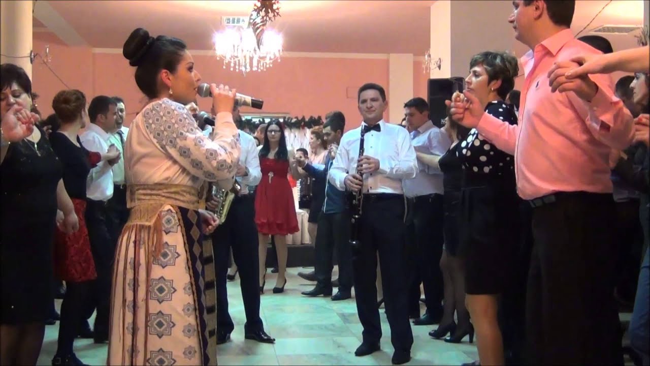 Raluca si Oana Stanca Brauri Revelion Sfinx