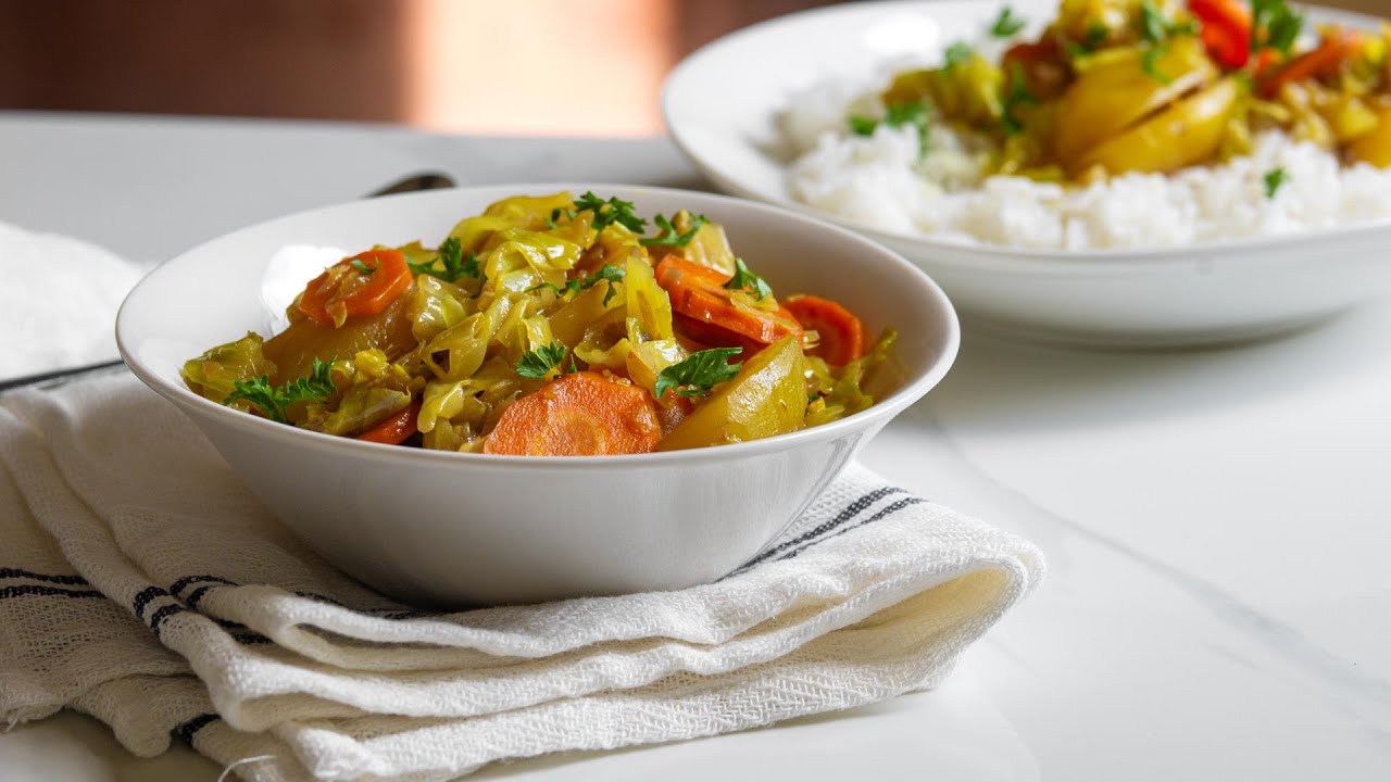 Äthiopisches Kurkuma Gemüse mit Kartoffeln, Kohl und Karotten - Vegan und Einfach - Rezept
