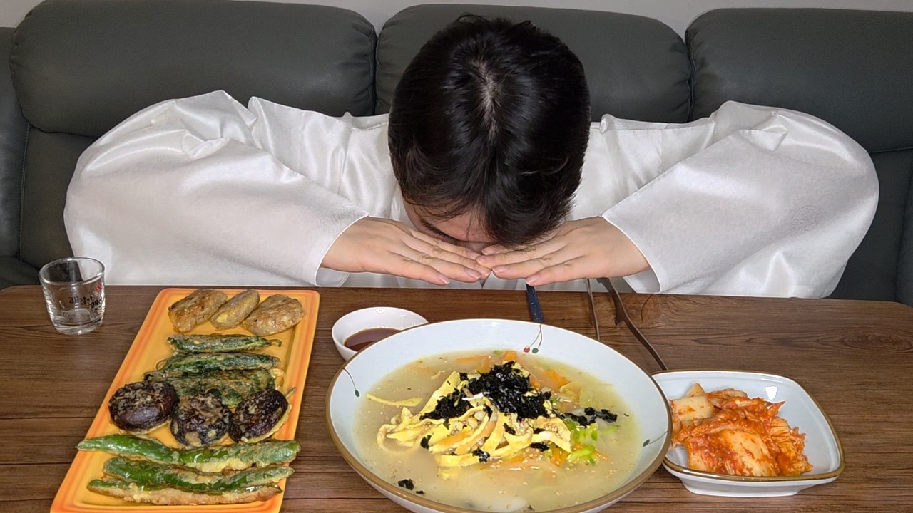 새해복 많이 받으세요🙇🏻‍♀️ 설날특집 떡국과 여러가지 전 먹방 :) tteokguk , rice-cake soup Jeon buchimgae MUKBANG ASMR