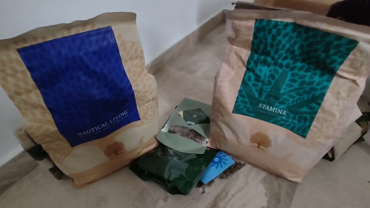 Essential foods kibble and treatos unboxing