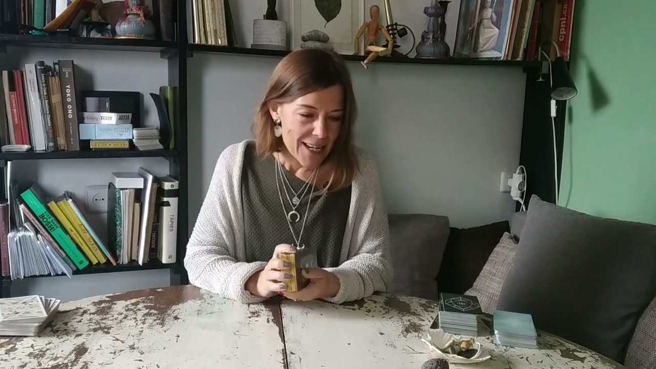 🔥 Что он думает о вас и ваших отношениях. Гадание таро онлайн