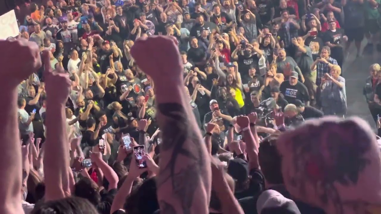 AEW BLOOD AND GUTS : JON MOXLEY FULL ENTRANCE ( CROWD VIEW )
