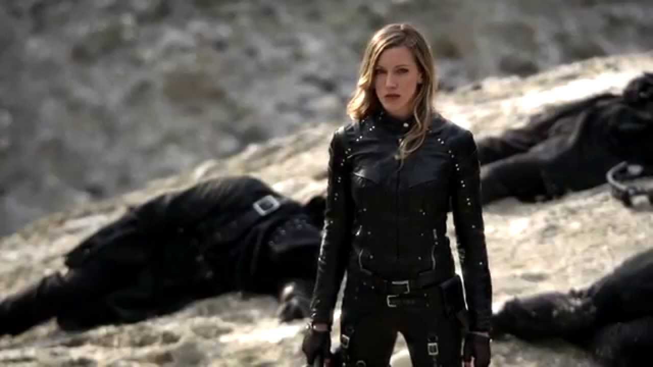 Laurel Lance / Black Canary Action - Fire Under My Feet (Arrow)